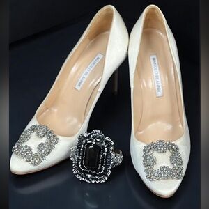 Manolo Blahnik size 38 cream heel